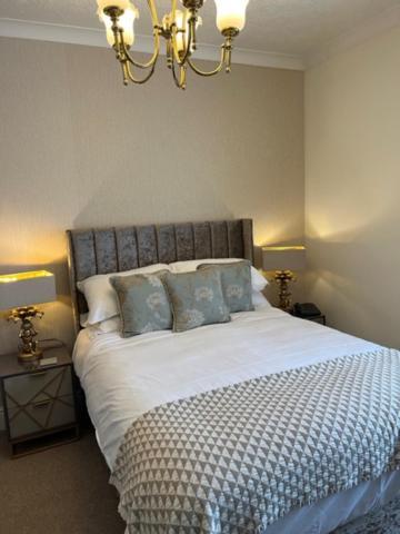 The Masons Arms Hotel Bridgend  Esterno foto