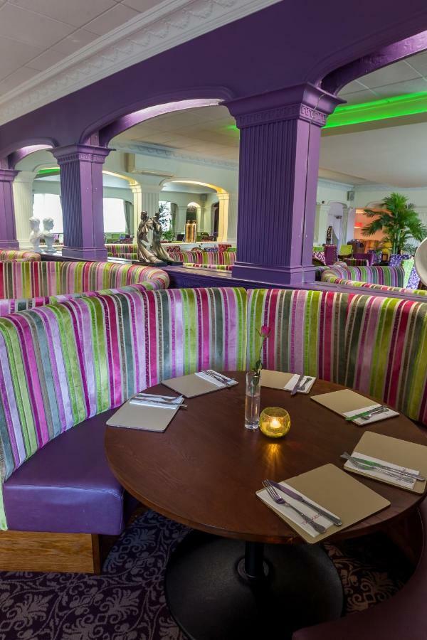 The Masons Arms Hotel Bridgend  Esterno foto