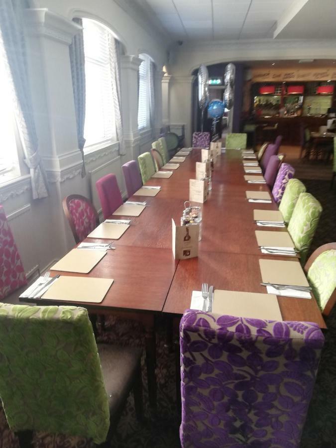 The Masons Arms Hotel Bridgend  Esterno foto